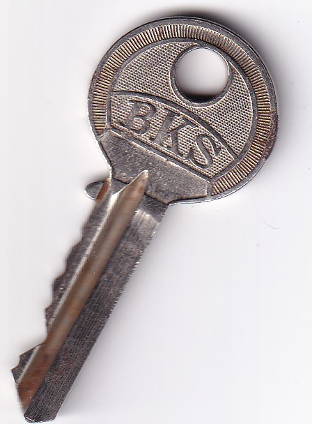 Institutsschlüssel des IGPP: Biege-Versuch von Uri Geller am 17.1.1974 (Archiv des IGPP)